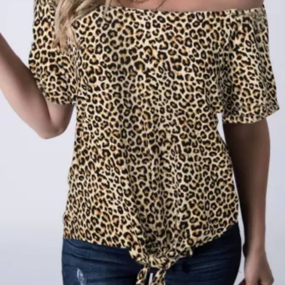 Off the shoulder leopard Top with front tie, size medium